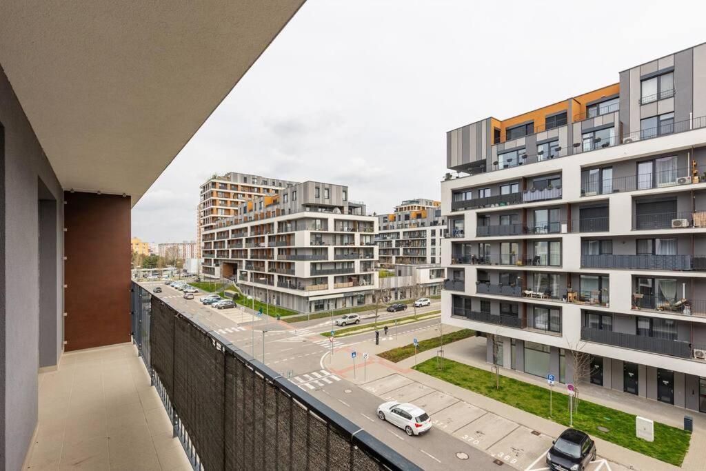 Cityscape Oasis: Active Studio Heaven براتسيلافا المظهر الخارجي الصورة