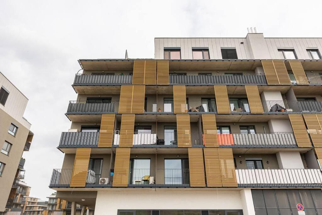 Cityscape Oasis: Active Studio Heaven براتسيلافا المظهر الخارجي الصورة
