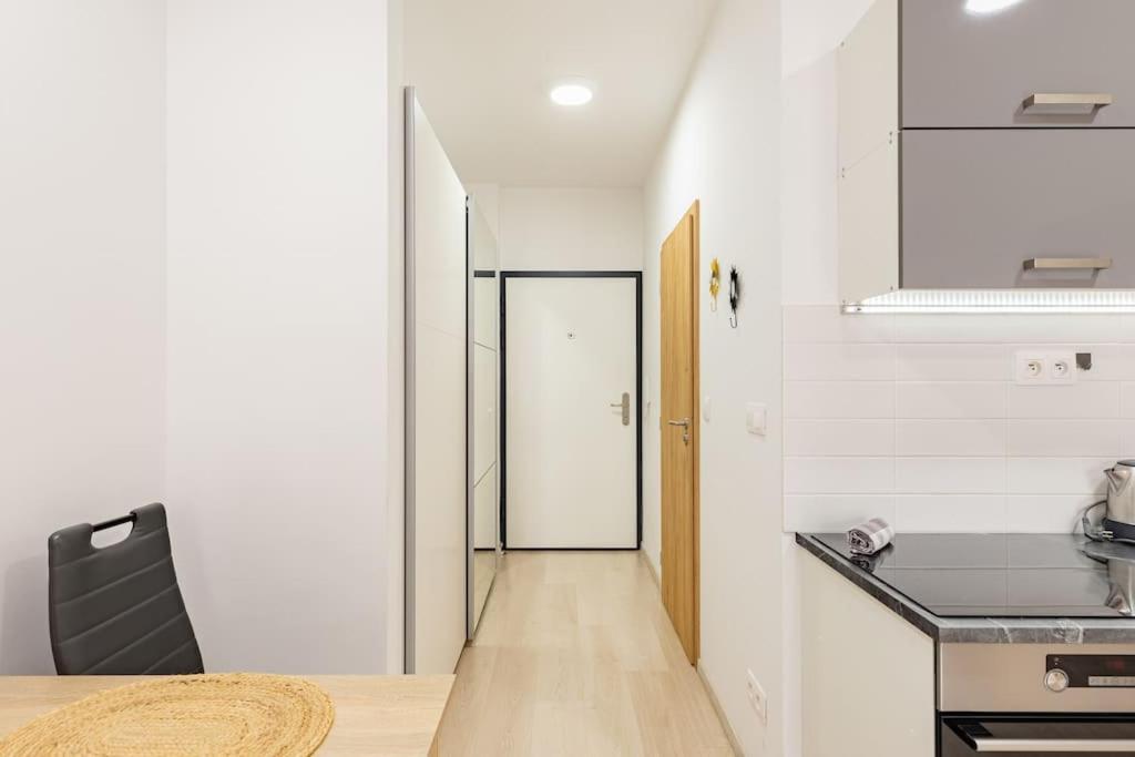 Cityscape Oasis: Active Studio Heaven براتسيلافا المظهر الخارجي الصورة