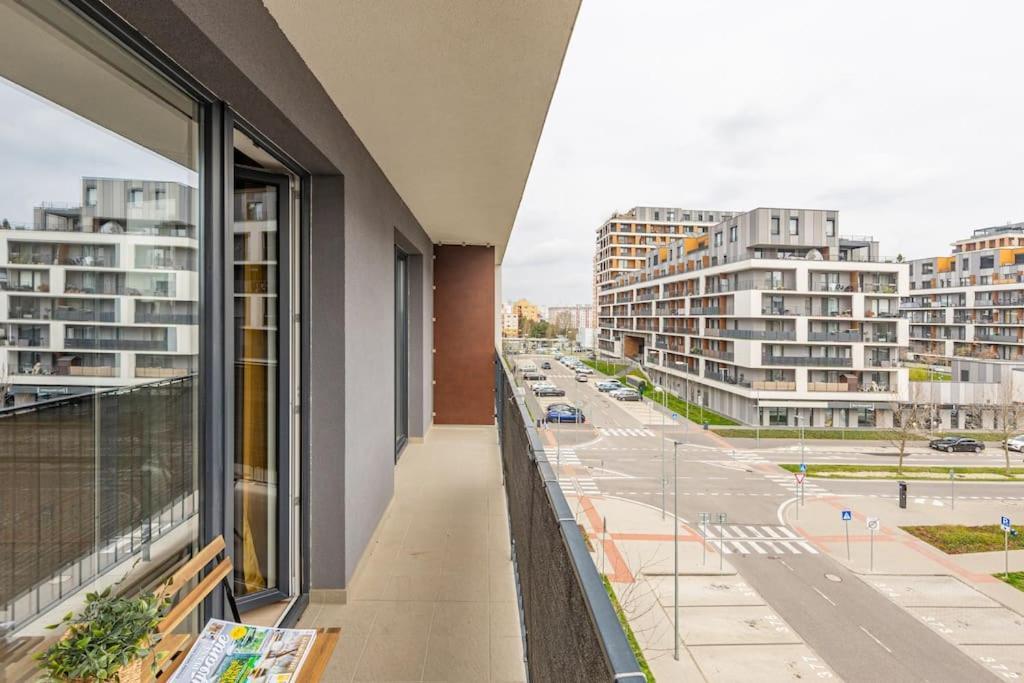 Cityscape Oasis: Active Studio Heaven براتسيلافا المظهر الخارجي الصورة