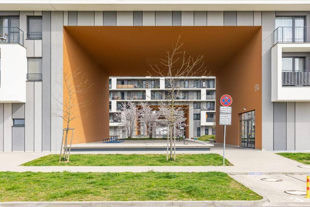 Cityscape Oasis: Active Studio Heaven براتسيلافا المظهر الخارجي الصورة