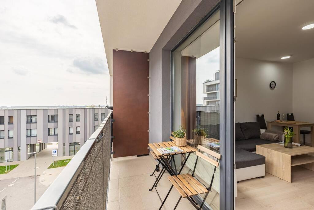 Cityscape Oasis: Active Studio Heaven براتسيلافا المظهر الخارجي الصورة